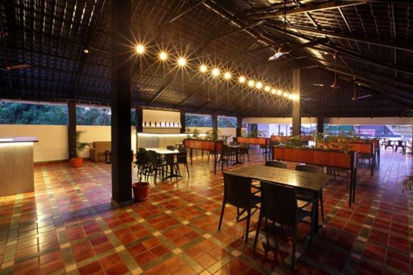 Jk Park Residency Hotel Канур Екстериор снимка