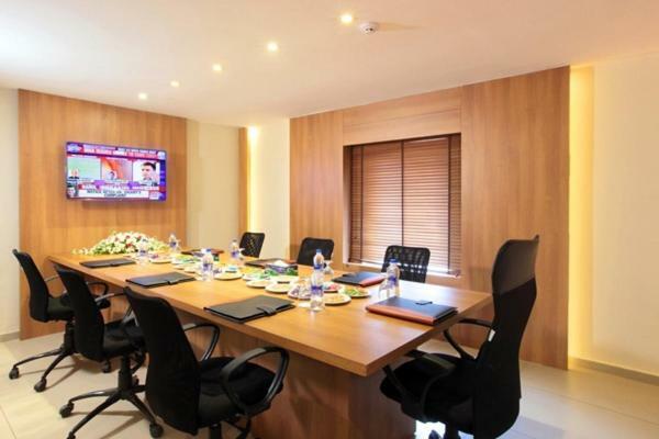 Jk Park Residency Hotel Канур Екстериор снимка